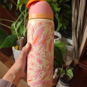 Limited Edition Owala Funky Floral 32 oz